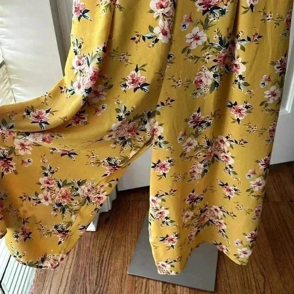 NWT size Large cropped yellow floral jumpsuit by Trixxi Clothing Company. - Picture 3 of 8